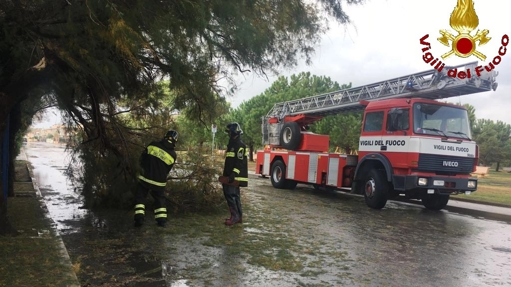 Chiusura scuole e aree verdi in vari comuni toscani a causa del maltempo