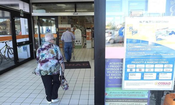 Clienti di Pisa comprano il carrello tricolore richiesto