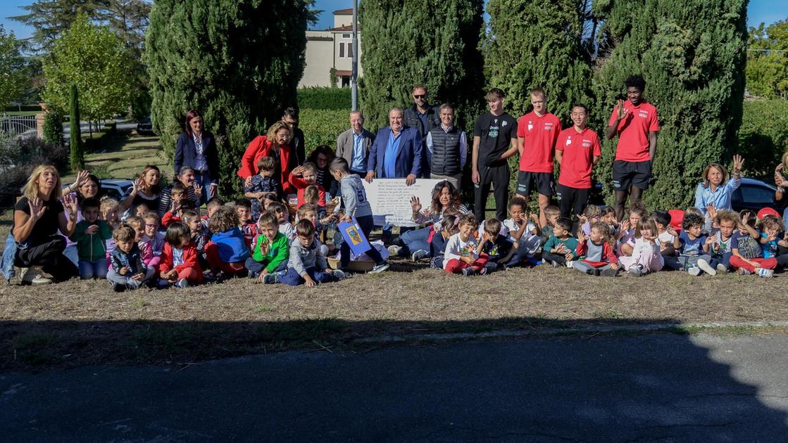 Conad e Pistoia Basket a sostegno dell'alimentazione a Pistoia.