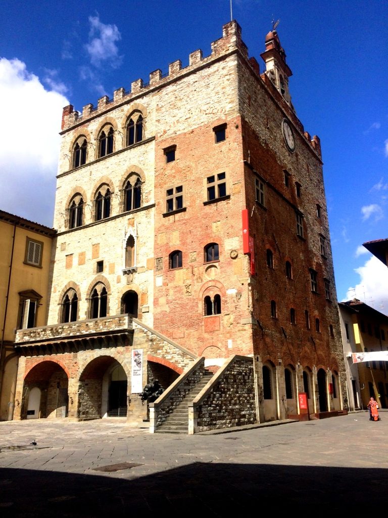 Consolidamento a Palazzo Pretorio dopo distacchi pietra serena.