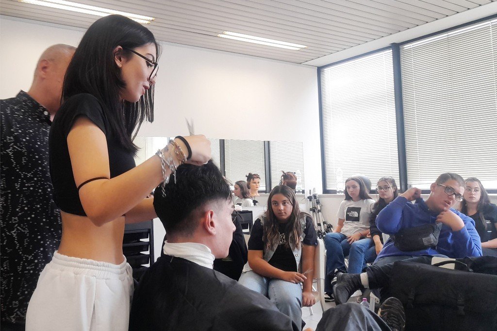 Corso gratuito a Prato, diventa acconciatore in un anno.