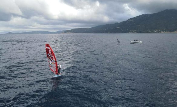 Da Sardegna a Livorno in windsurf, l'impresa di Matteo Iachino.