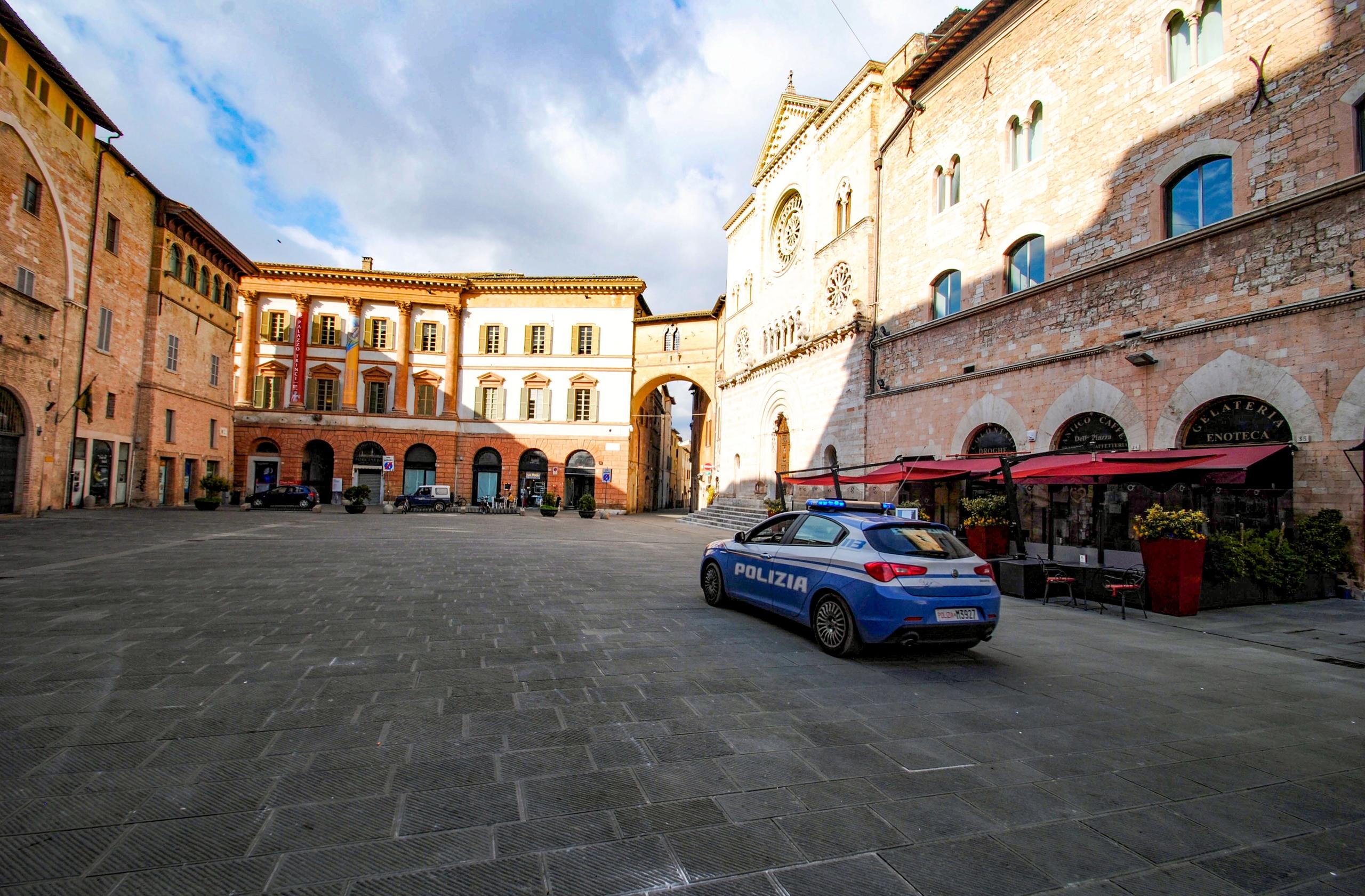 Denunciata scoperta di tirapugni all'ingresso Tribunale Spoleto