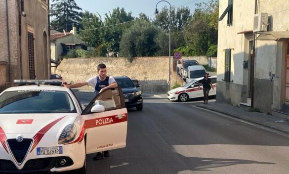 Denunciati 4, espulsi 2 irregolari nel condominio occupato.