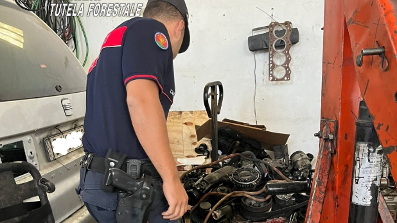 Denunciato gestore di officina abusiva per smaltimento illegale rifiuti speciali.