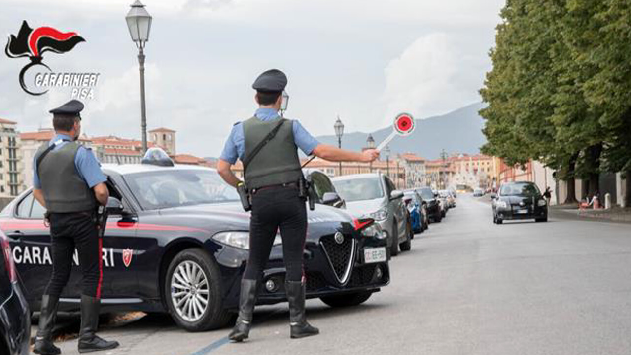 Denunciato per utilizzare carta di credito rubata