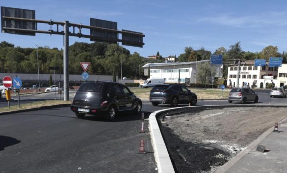 Difficoltà traffico a Siena a causa dei lavori alla rotonda Ferretti