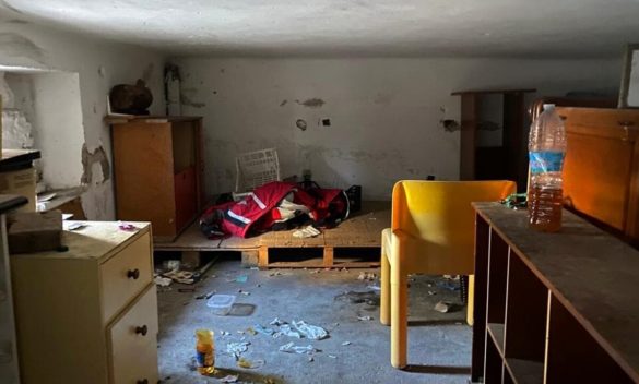 Due alloggi Apes in via Quarantola sgomberati per spaccio e occupazioni abusive.