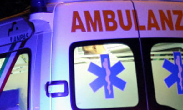 Due donne ferite in uno scontro tra tre auto, ricoverate a San Donato.