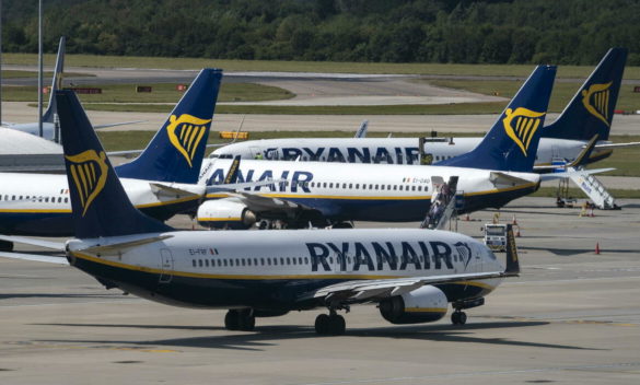 Emergenza, aereo Ryanair atterra a Pisa dopo guasto alla coda.