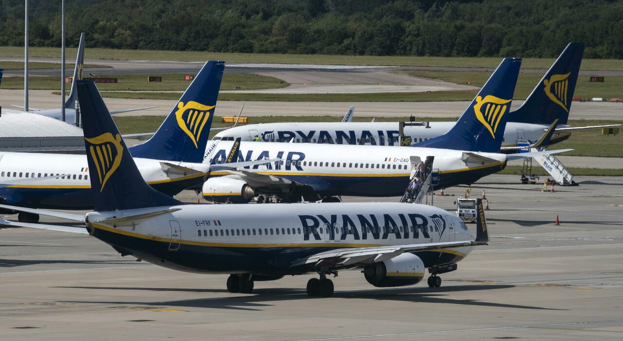 Emergenza, aereo Ryanair atterra a Pisa dopo guasto alla coda.