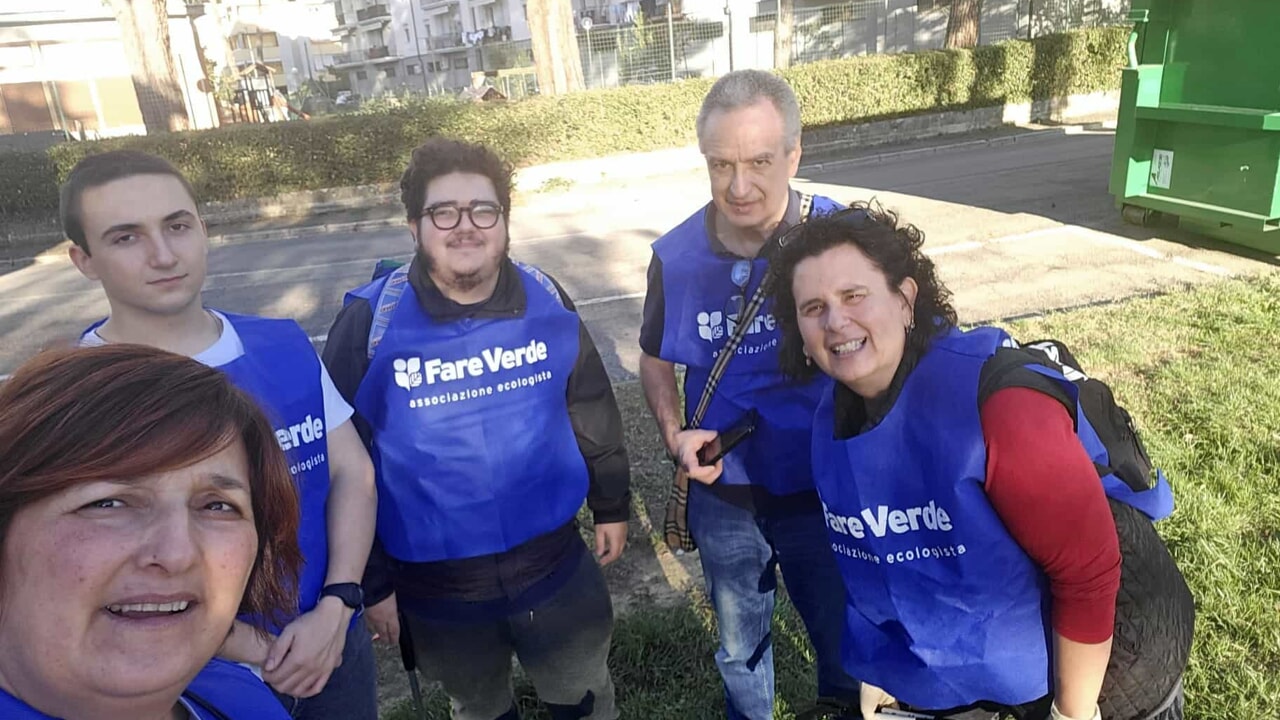 Etruria Fare Verde raccoglie 40 kg di rifiuti in passeggiata ecologica.