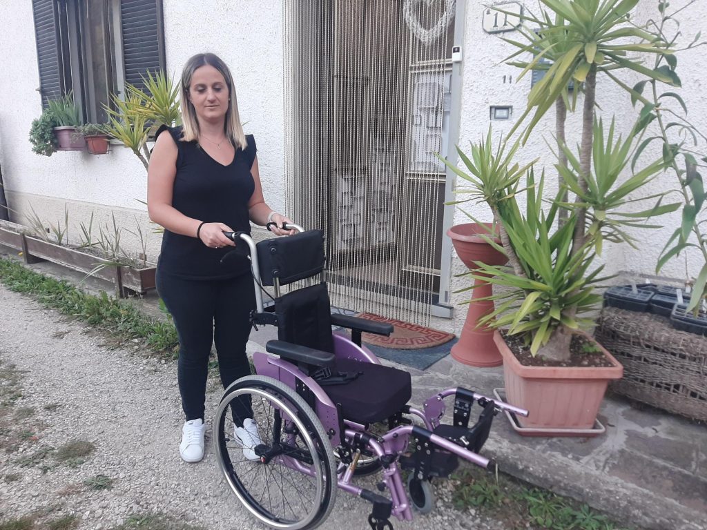 Famiglia disabile senza trasporto scolastico, abbandonati in Valbisenzio.