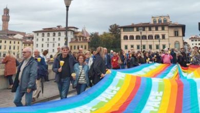 La fiaccolata per la pace a Firenze