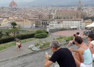 Firenze, Nardella pubblica lettera di aiuto di una professoressa senza casa