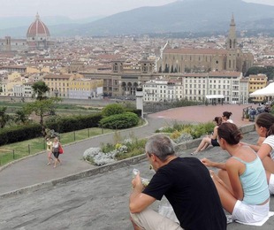 Firenze, Nardella pubblica lettera di aiuto di una professoressa senza casa