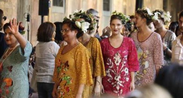 Firenze celebra la forza e la bellezza delle donne malate di tumore.