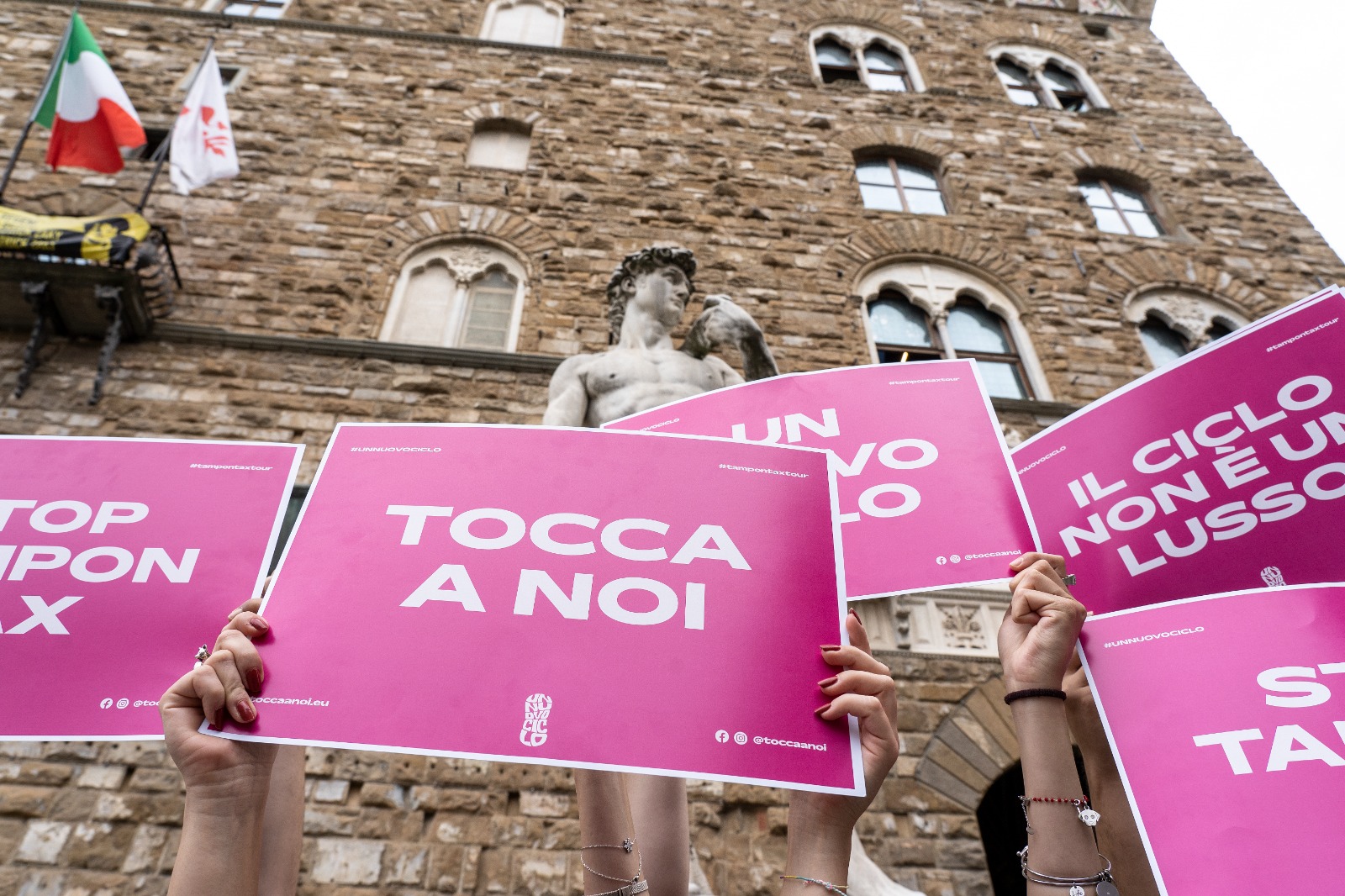 flash-mob tampon tax firenze