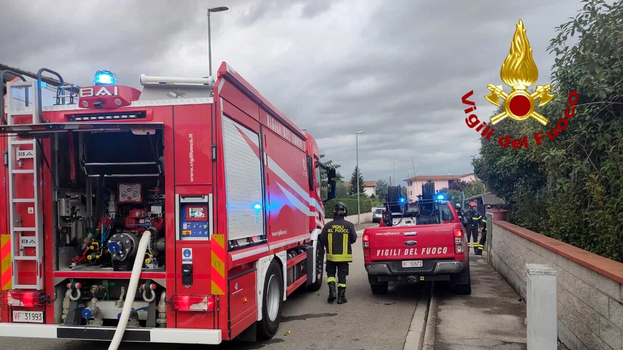 Garage con bombola gpl prende fuoco, vicini evacuati.