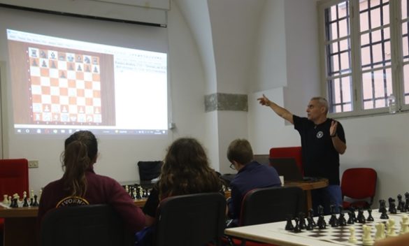 Giovanissimi scacchisti incontrano Sergej Kasparov - Livorno Sera