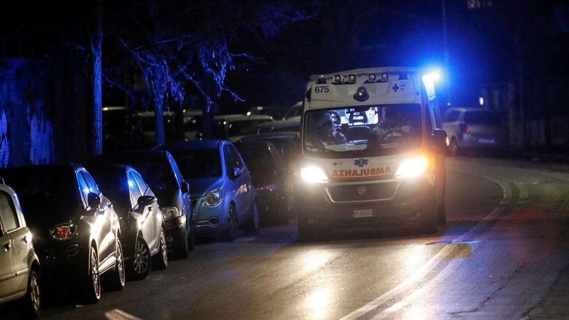 Grave incidente a Carrara, scooterista coinvolto in un violento schianto.