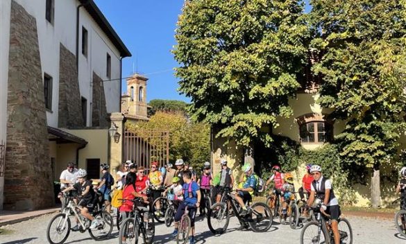 “Gravel Bike Event” fa il suo ritorno a Arezzo, un weekend di ciclismo e degustazione di vino alla Tenuta di Frassineto.