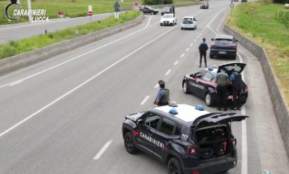 controlli carabinieri Lucca