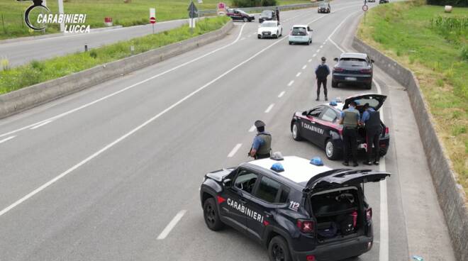 controlli carabinieri Lucca