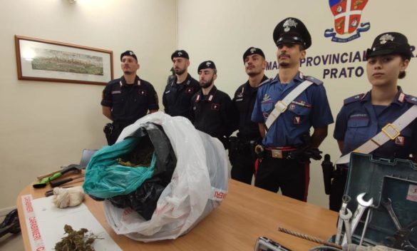 I carabinieri sequestrano numerosi monopattini utilizzati per lo spaccio nel centro storico di Prato.