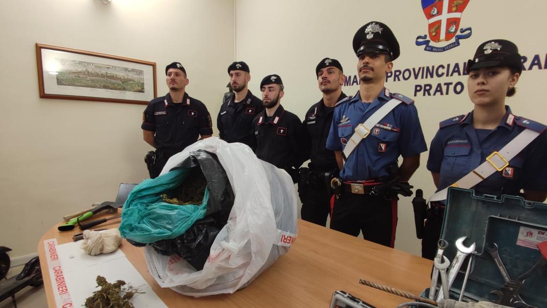 I carabinieri sequestrano numerosi monopattini utilizzati per lo spaccio nel centro storico di Prato.