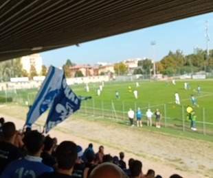 Il Prato trionfa contro il Progresso con una vittoria convincente 3-0, doppietta di Cela e gol di Mobilio.