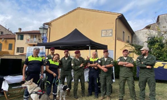 Il Team Folgore Protezione Civile rappresenta Calci (Pisa) in azioni di soccorso.