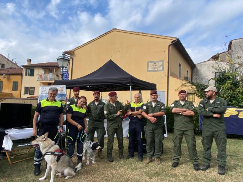 Il Team Folgore Protezione Civile rappresenta Calci (Pisa) in azioni di soccorso.