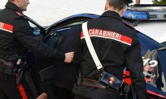 Imprenditore in preda alla violenza attacca carabinieri - Prima Firenze