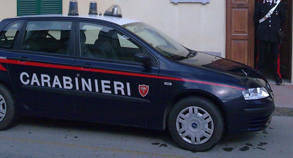 Incastrati in violenta rissa, bottiglie arma di scontro