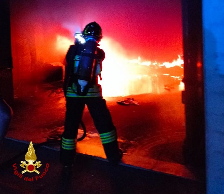 Incendi nel settore pronto moda, le fiamme si propagano al buio