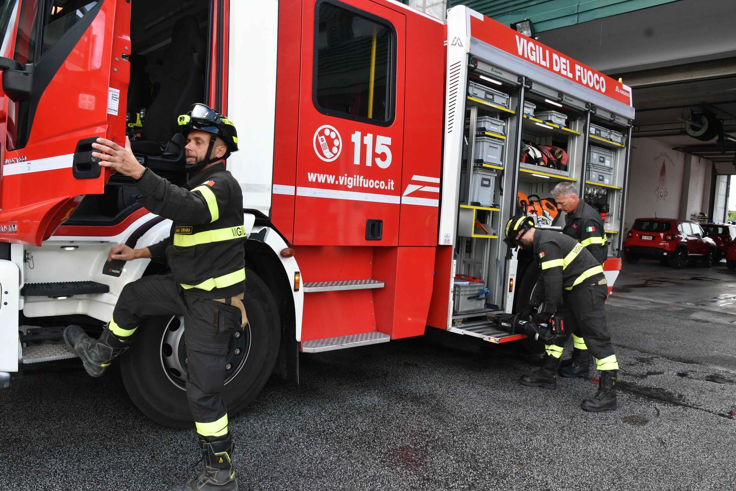 Incendio annesso agricolo, due feriti