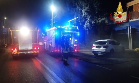 Incendio in negozio elettrico di Prato, famiglie evacuate