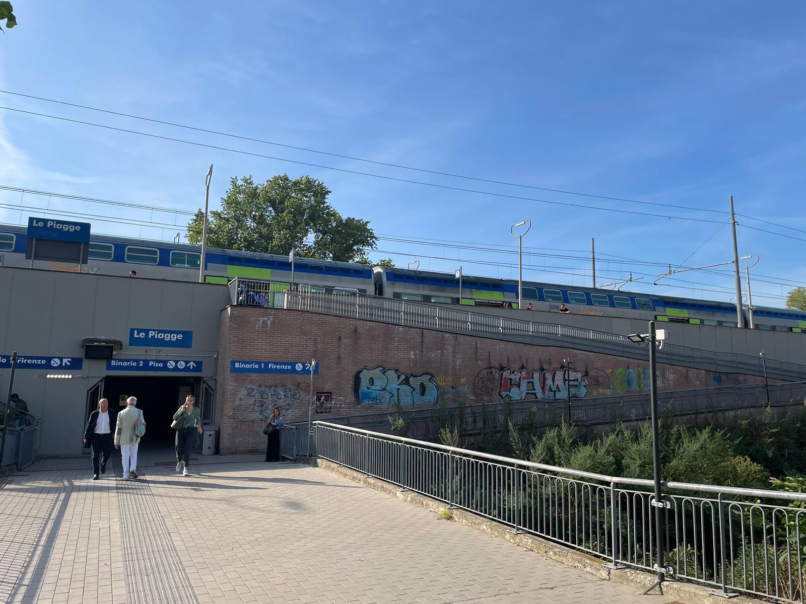 Incendio sterpaglie causa disagi treni Livorno-Pisa-Siena