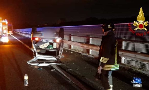 Incidente, Auto si ribalta dopo casello autostradale