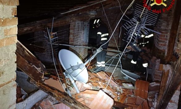 Incidente a Pisa, tetto crolla, famiglie evacuate
