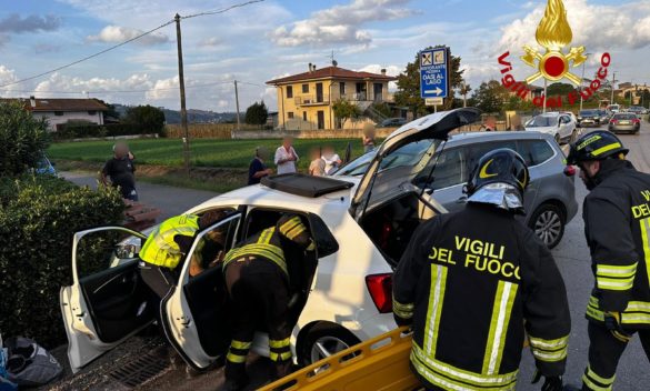 Incidente tra auto causa feriti, incluso una bambina - Primo giornale online di Pisa