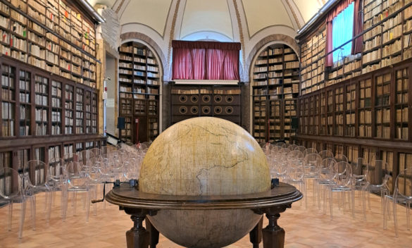 La sala storica della Biblioteca degli Intronati di Siena