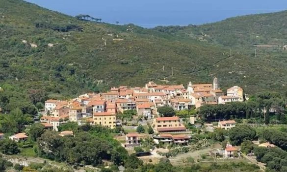 Isola d'Elba, introdotta da un insolito crimine, il furto di mutande.