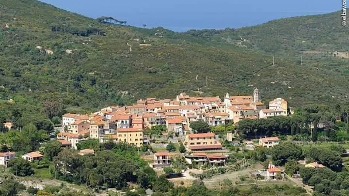 Ladro di mutande scatenato all'isola d'Elba.