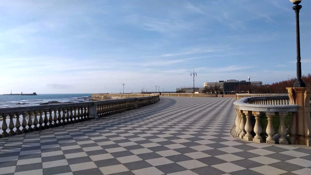 La Terrazza, set esclusivo della collezione 2024 di Aeronautica Militare.