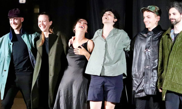 La commedia post-moderna 'Il piano' al teatro Virginian, un'esplosione di allegria