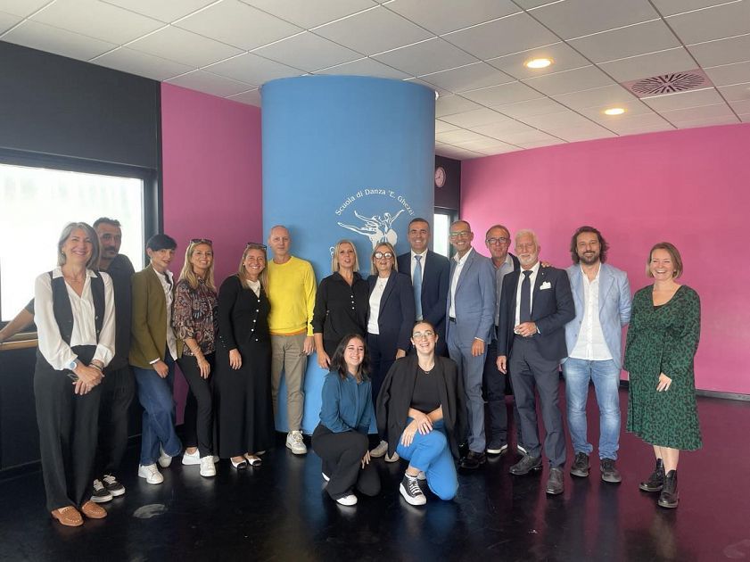 La scuola di danza Elsa Ghezzi festeggia 60 anni.