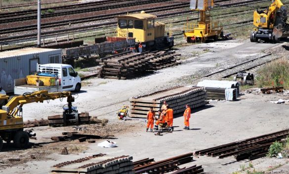 Lavori Roma-Pisa, treni deviati, bus sostitutivi