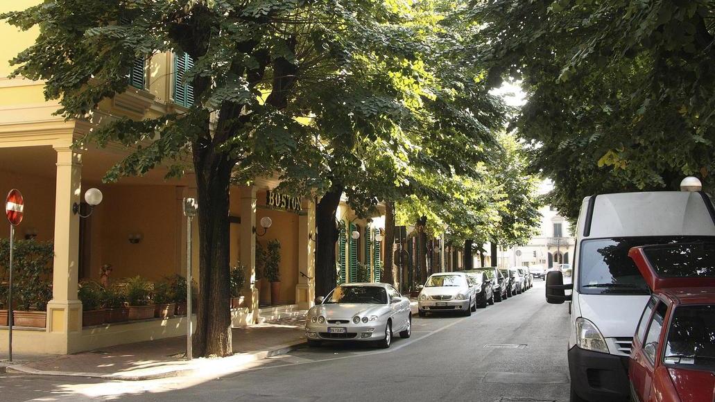 Manutenzione fogne e strada in viale Bicchierai